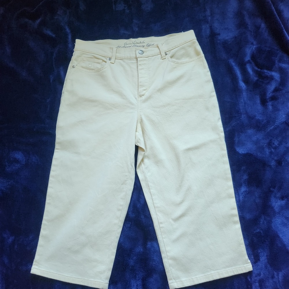 Gloria Vanderbilt Amanda Capris Womens 8 Yellow Slimming Embroidered Studded